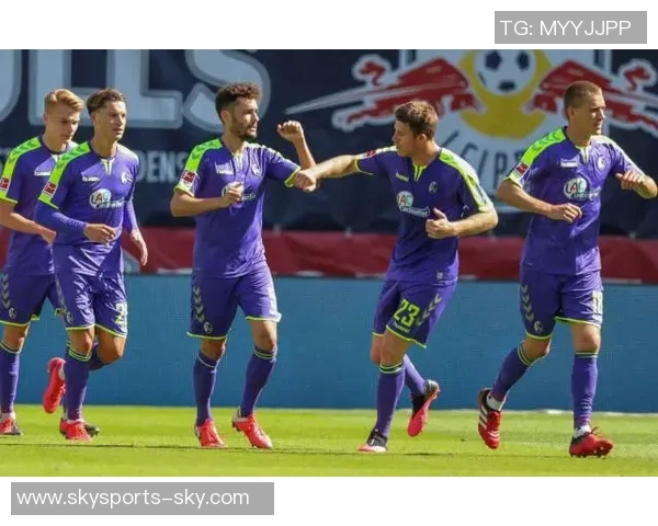 中超激战:莱比锡逆转本菲卡引发争议判罚全场沸腾