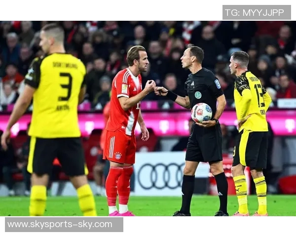 德甲激战：拜仁狂胜巴萨五球大屠杀战术解析与精彩瞬间回顾