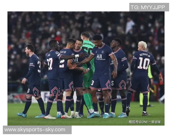足总杯精彩对决巴黎圣日耳曼大胜里昂全场沸腾瞬间回顾