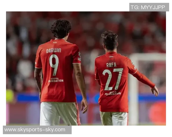 世界杯曼联与本菲卡激战成平局帽子戏法瞬间点燃全场热情